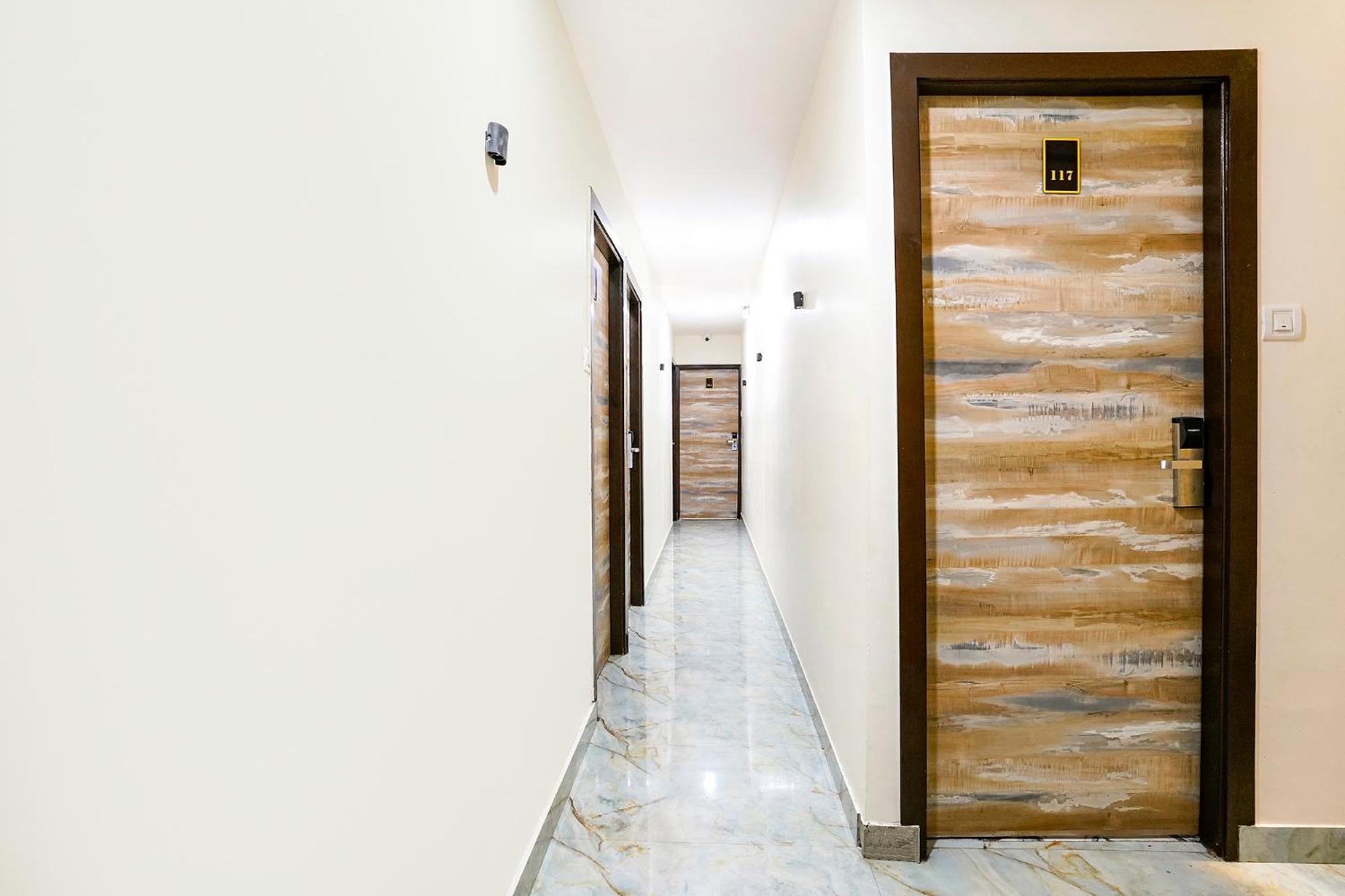 Fabexpress Good Luck Residency - Nr Nesco Exhibition Center Hotel Mumbai Exterior photo