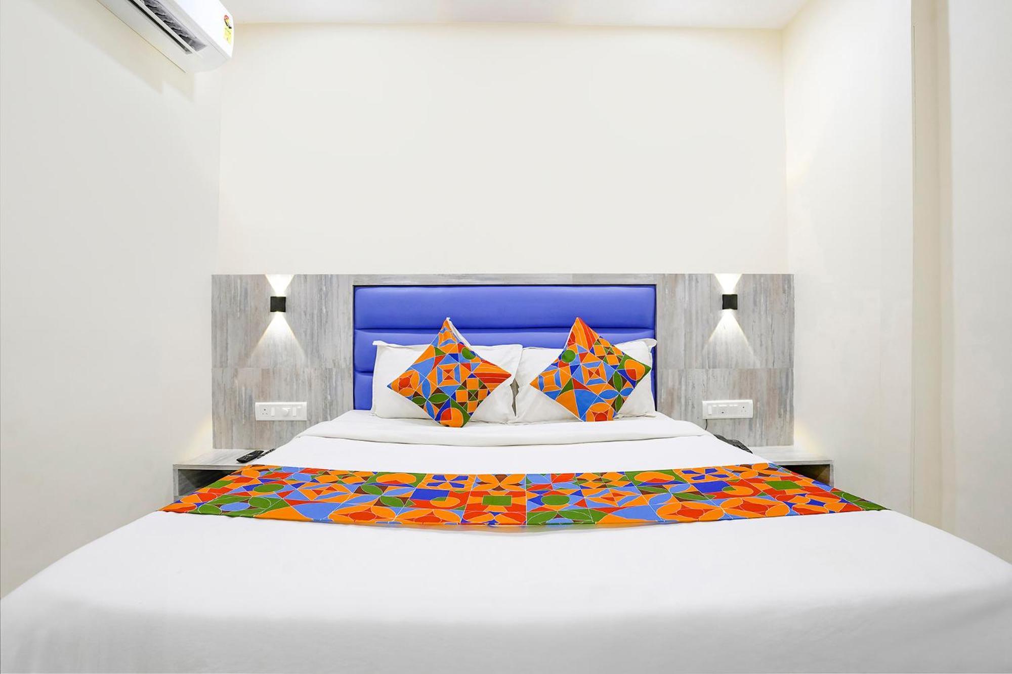 Fabexpress Good Luck Residency - Nr Nesco Exhibition Center Hotel Mumbai Exterior photo